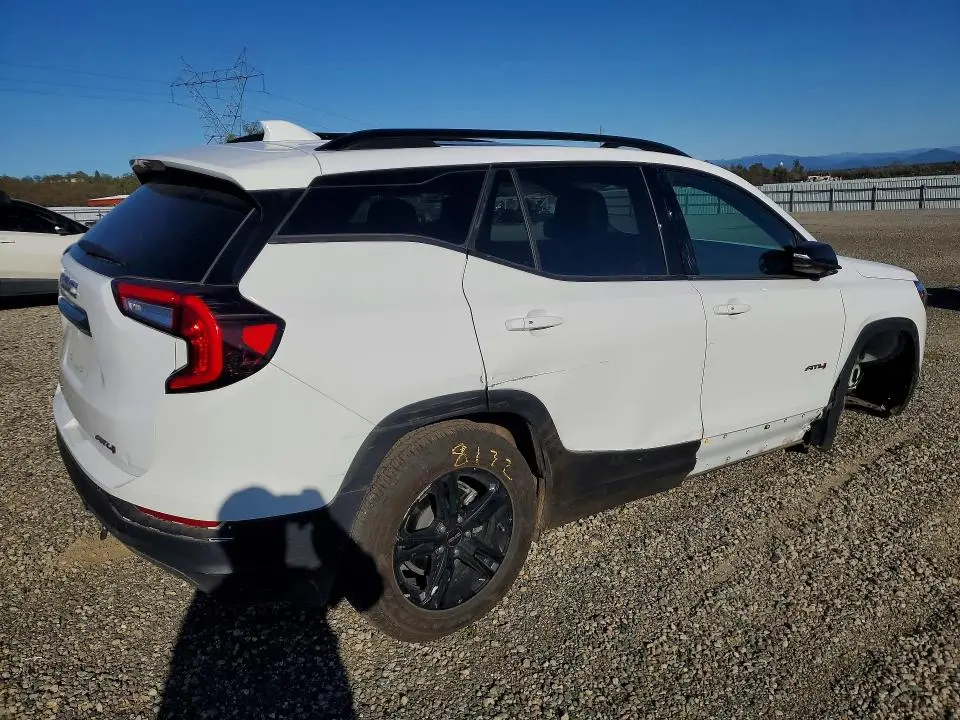 2023 GMC TERRAIN AT4  