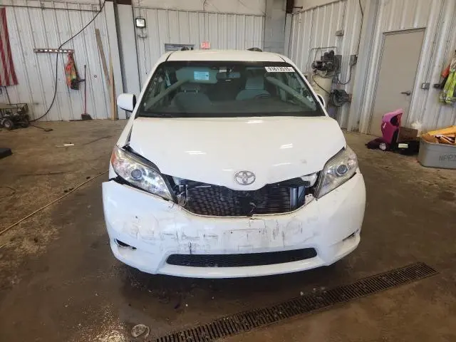 2016 TOYOTA SIENNA LE  