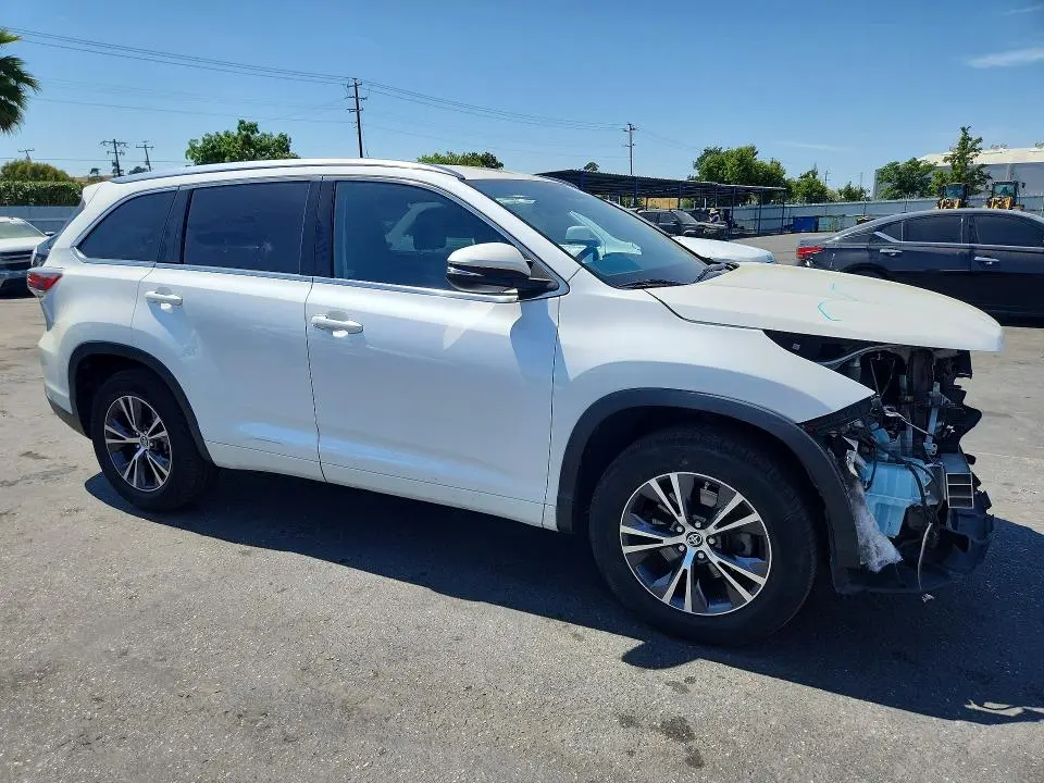 2016 TOYOTA HIGHLANDER XLE  