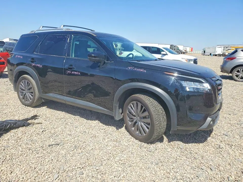 2022 NISSAN PATHFINDER SL  