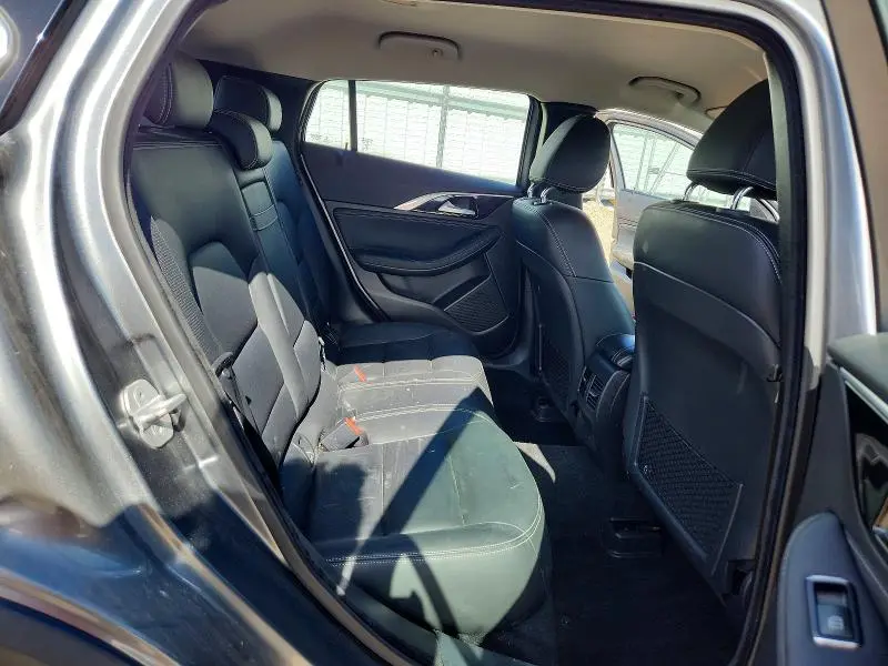 2017 INFINITI QX30 LUXURY  