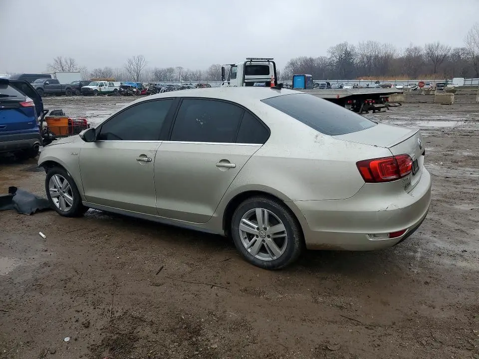 2013 VOLKSWAGEN JETTA   