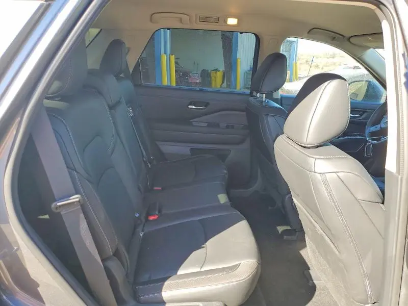 2024 NISSAN PATHFINDER SL  