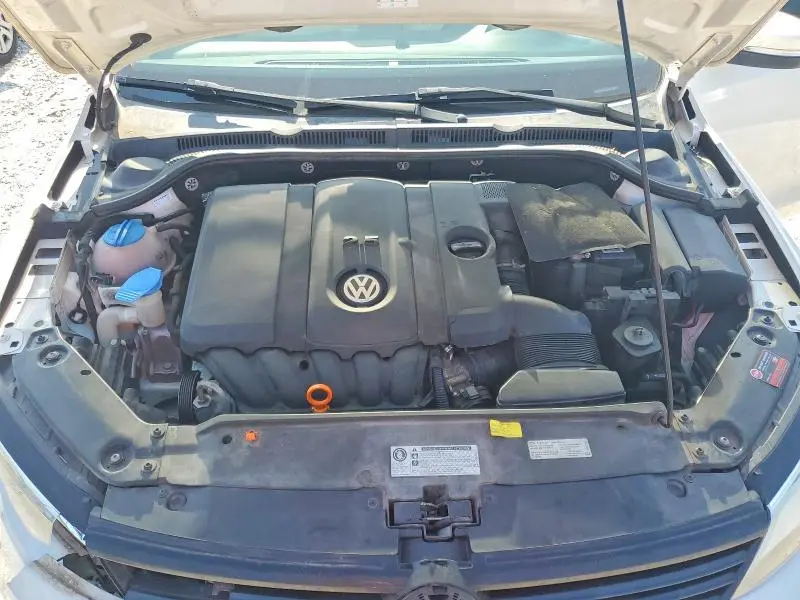 2012 VOLKSWAGEN JETTA SE  