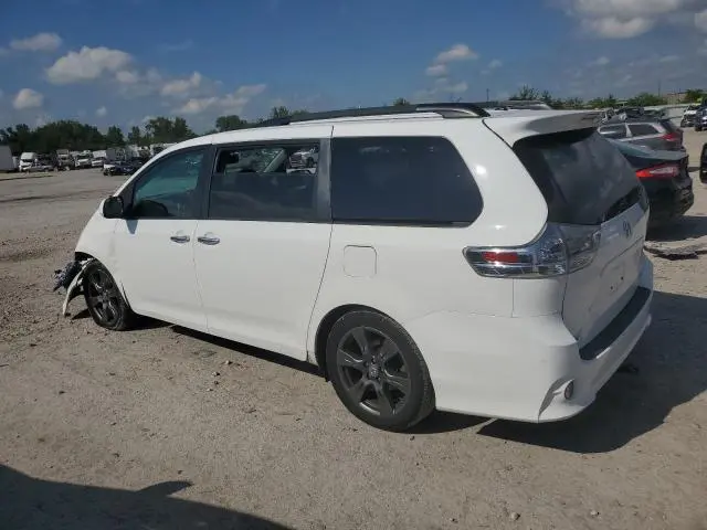 2017 TOYOTA SIENNA SE  