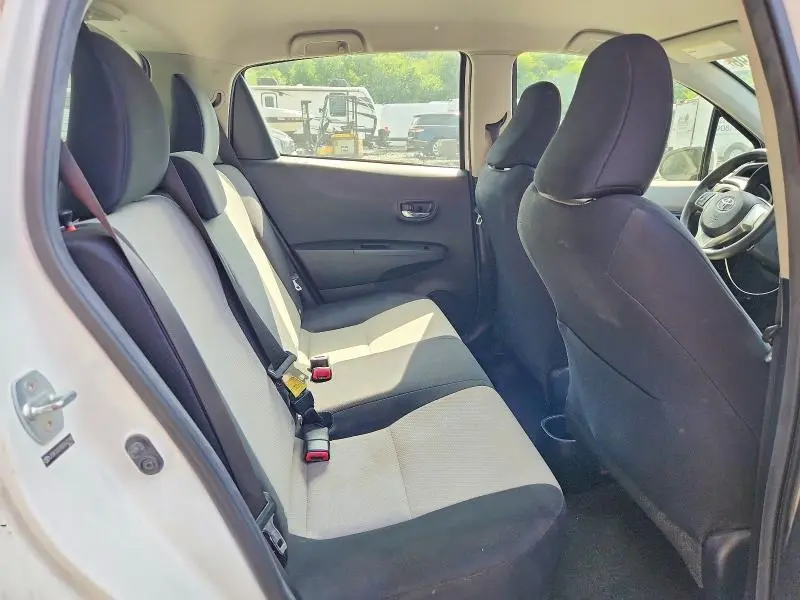 2013 TOYOTA YARIS 5-DOOR LE  