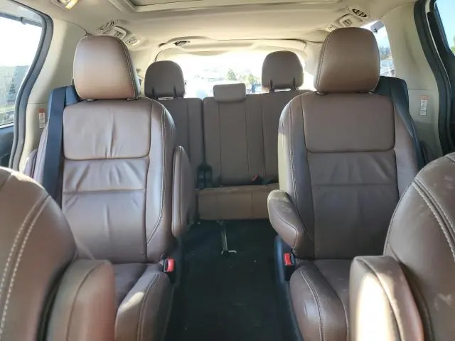 2016 TOYOTA SIENNA XLE  