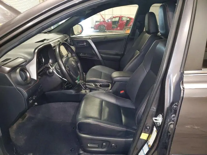 2018 TOYOTA RAV4 SE  