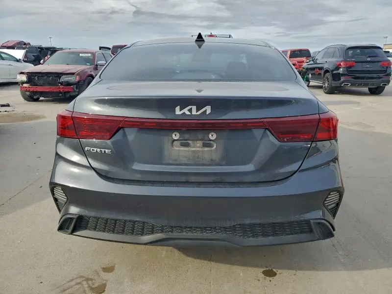 2023 KIA FORTE LX  