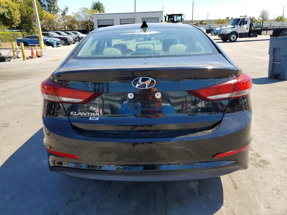 2018 HYUNDAI ELANTRA SE  