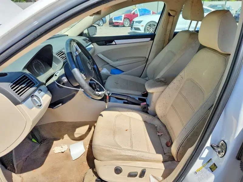 2013 VOLKSWAGEN PASSAT SE  