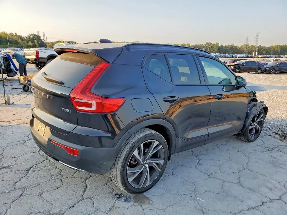 2020 VOLVO XC40 T5 R-DESIGN  