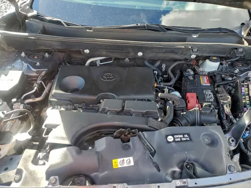 2021 TOYOTA RAV4 XLE  