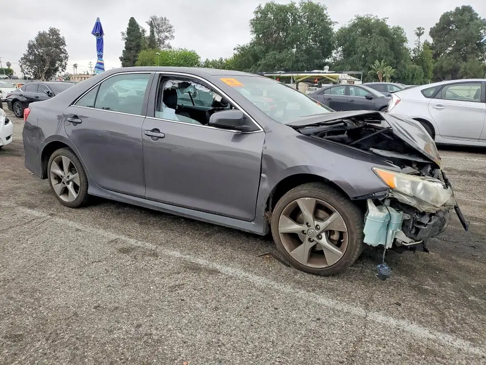 2013 TOYOTA CAMRY SE V6  