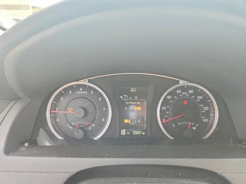2015 TOYOTA CAMRY SE  