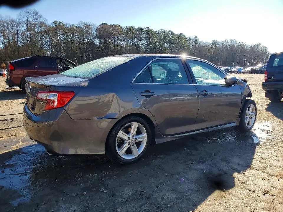 2014 TOYOTA CAMRY SE  