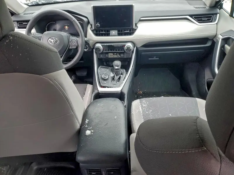 2025 TOYOTA RAV4 XLE  