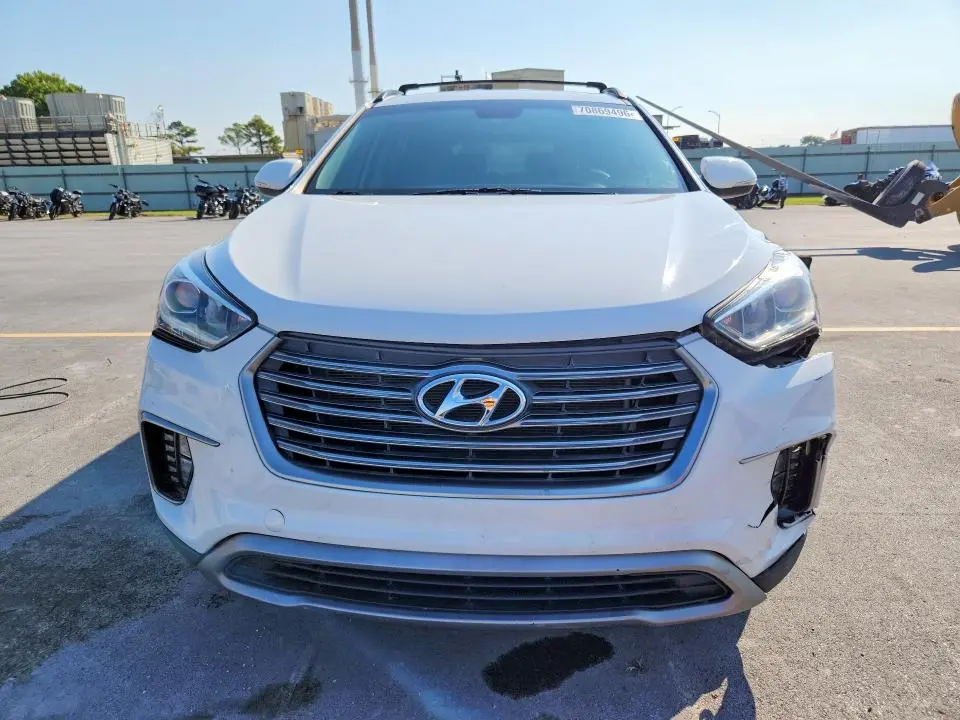 2017 HYUNDAI SANTA FE SE  