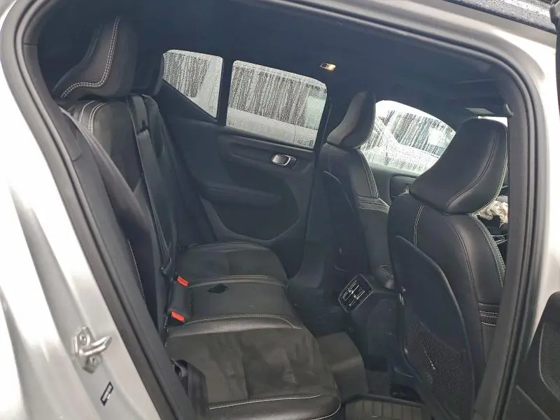 2019 VOLVO XC40 T5 R-DESIGN  