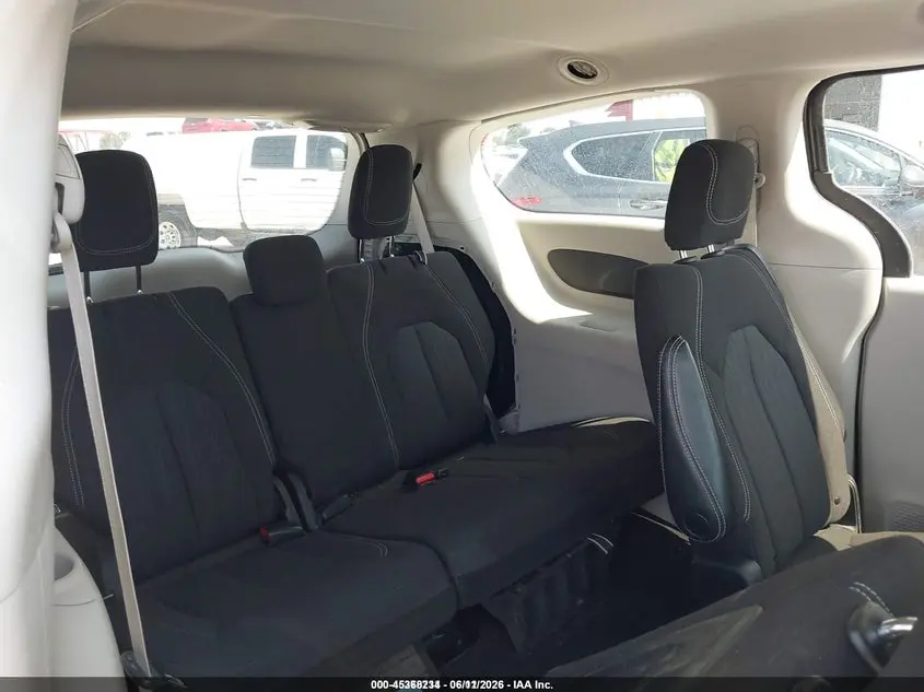 2022 CHRYSLER VOYAGER LX
