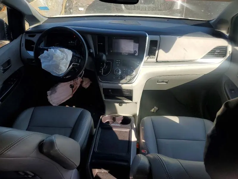 2017 TOYOTA SIENNA   