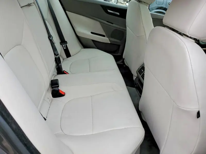 2018 JAGUAR XE PREMIUM  