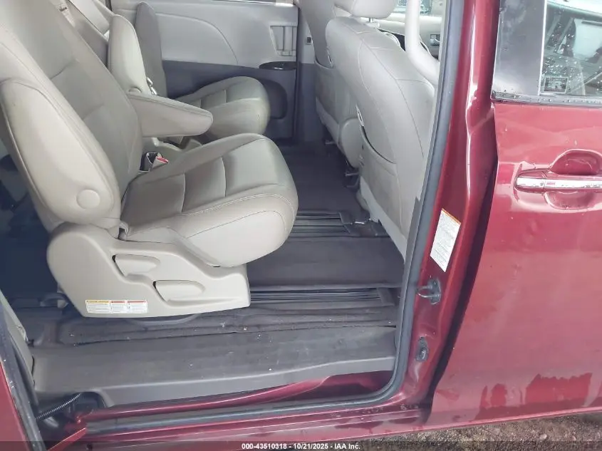 2015 TOYOTA SIENNA XLE 8 PASSENGER