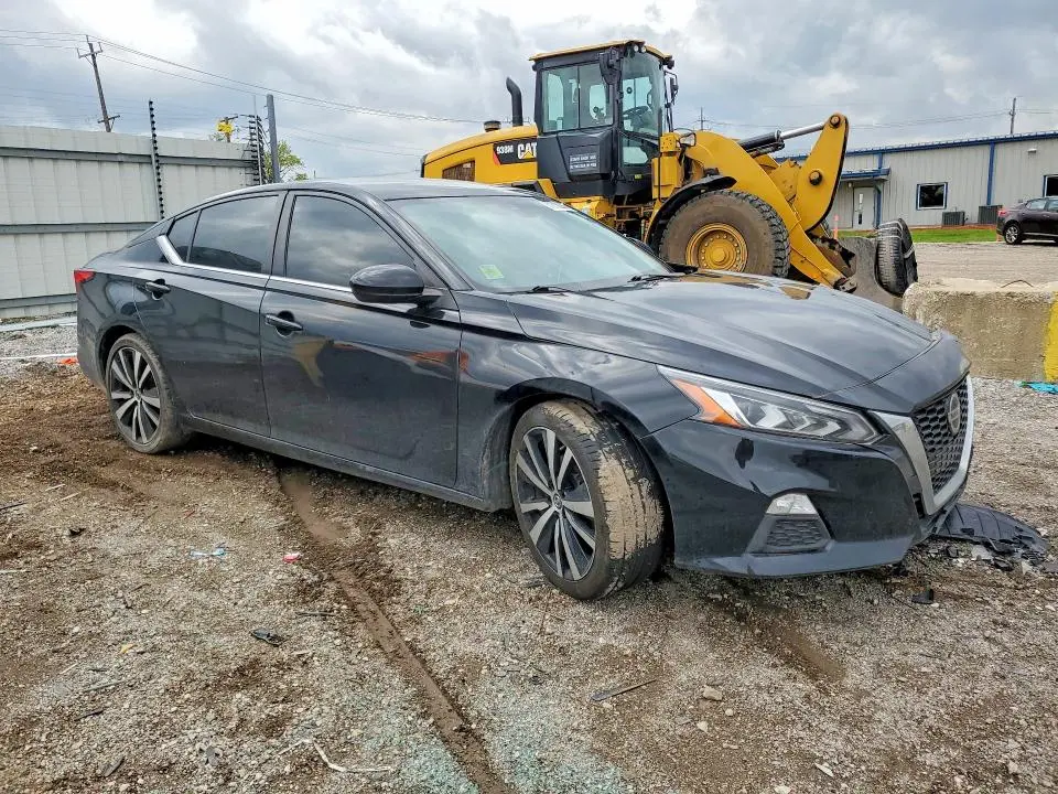 2022 NISSAN ALTIMA SR  