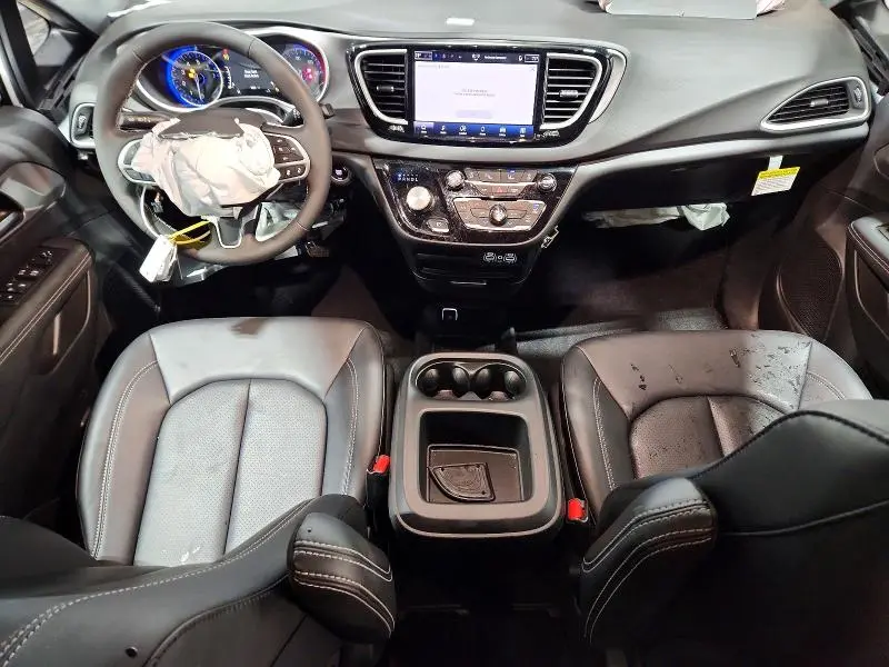 2025 CHRYSLER VOYAGER LX  