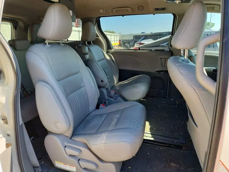 2015 TOYOTA SIENNA XLE 8-PASSENGER  