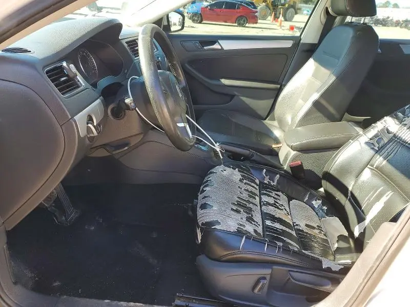 2013 VOLKSWAGEN JETTA SE  