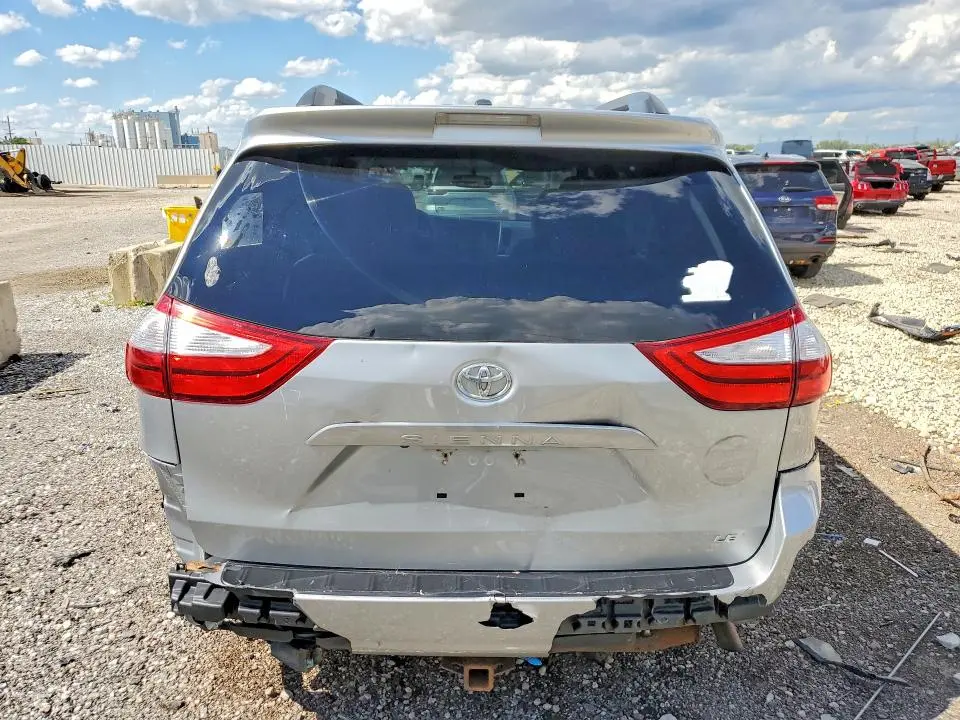 2016 TOYOTA SIENNA LE  