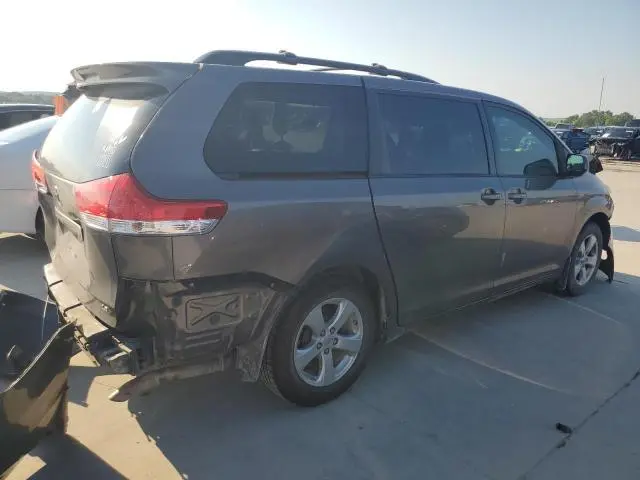2014 TOYOTA SIENNA LE  
