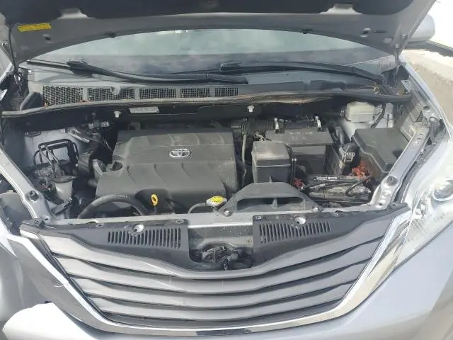 2012 TOYOTA SIENNA XLE  