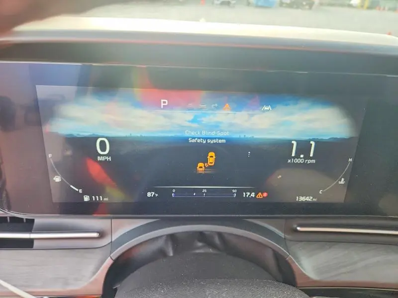 2023 KIA CARNIVAL SX  