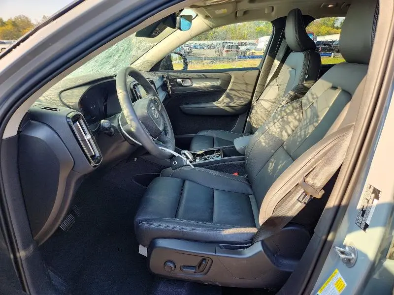 2025 VOLVO XC40 ULTRA  