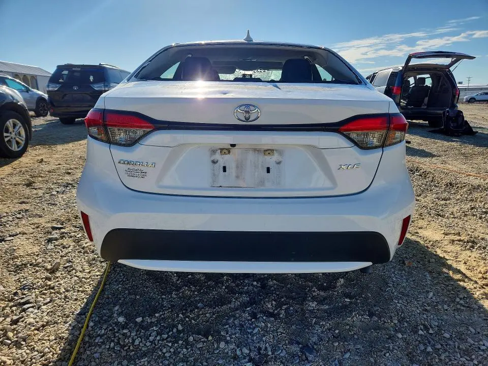 2021 TOYOTA COROLLA XLE  