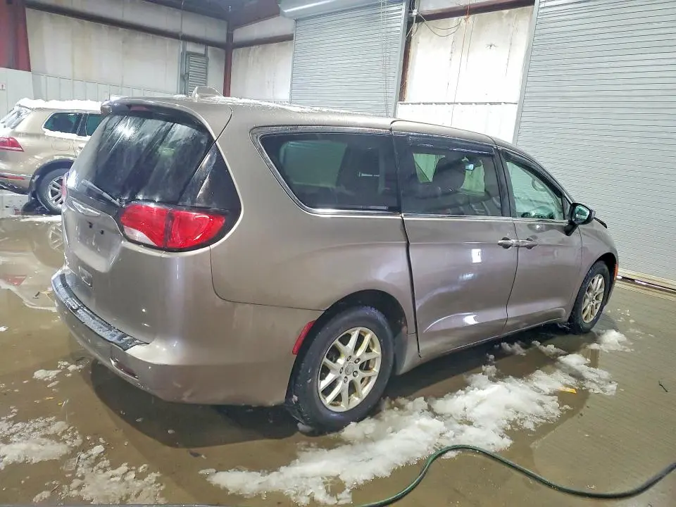 2017 CHRYSLER PACIFICA LX  