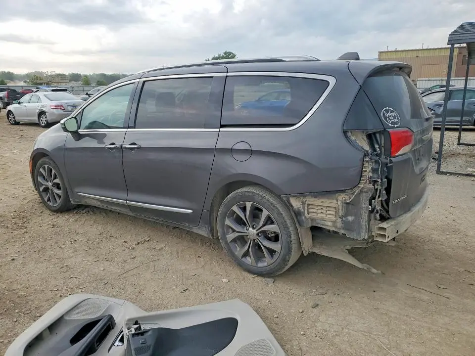 2017 CHRYSLER PACIFICA LIMITED  