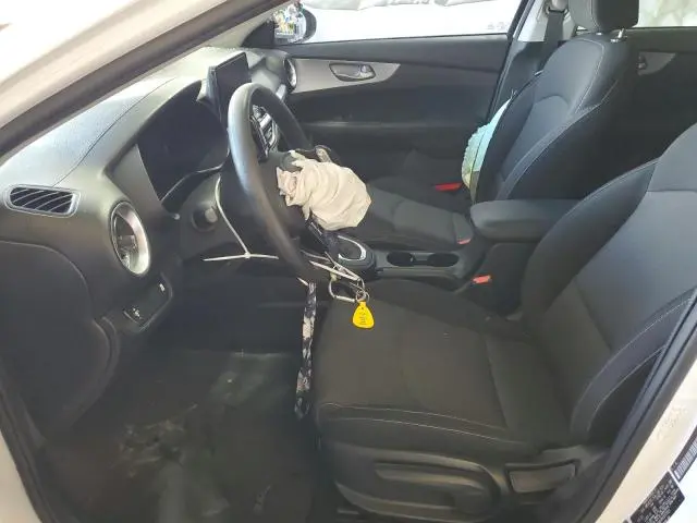 2023 KIA FORTE LX  