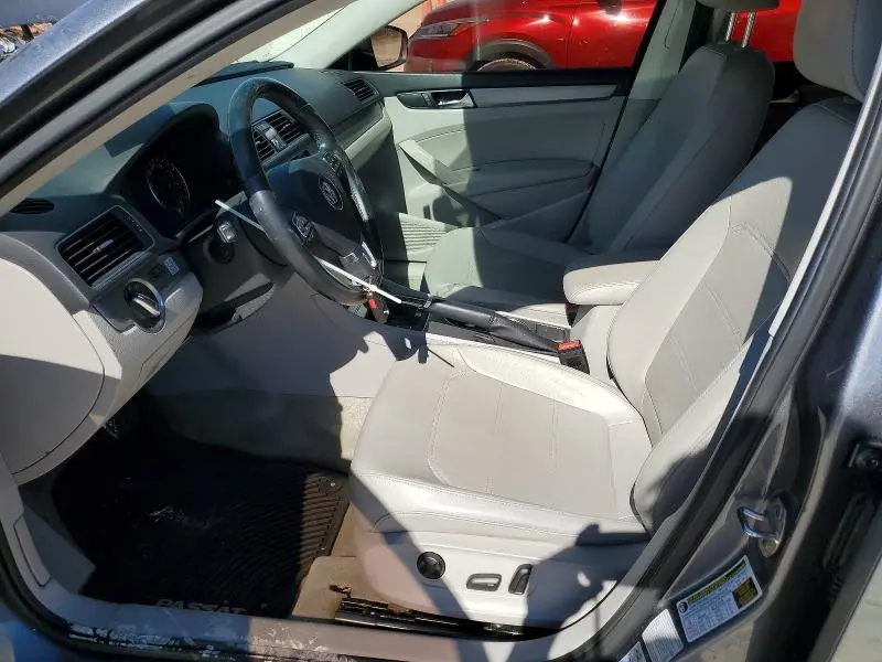 2015 VOLKSWAGEN PASSAT SE  