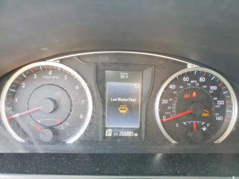 2015 TOYOTA CAMRY SE  