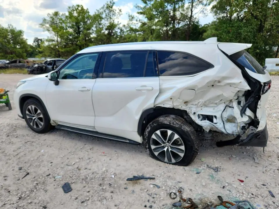 2020 TOYOTA HIGHLANDER XLE  