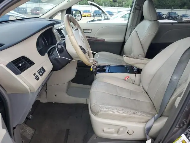 2011 TOYOTA SIENNA XLE  