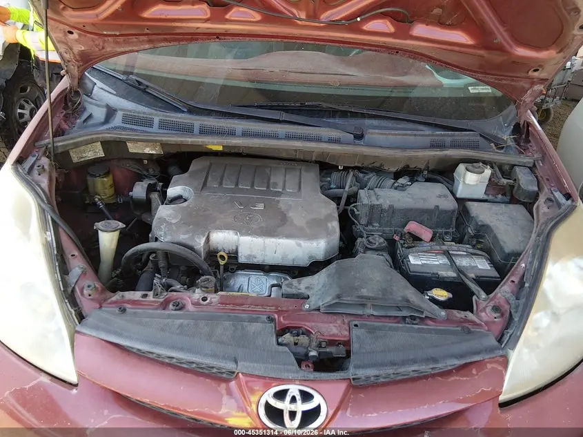 2010 TOYOTA SIENNA LE