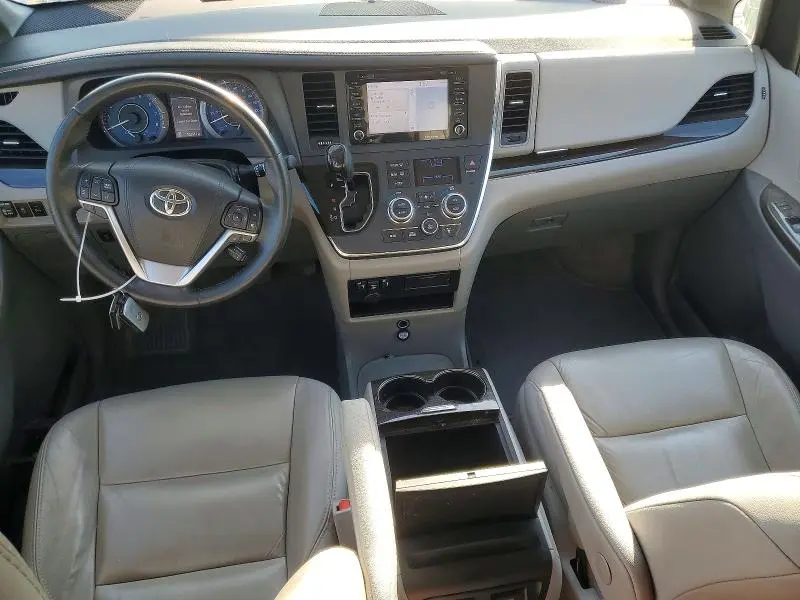 2018 TOYOTA SIENNA XLE  