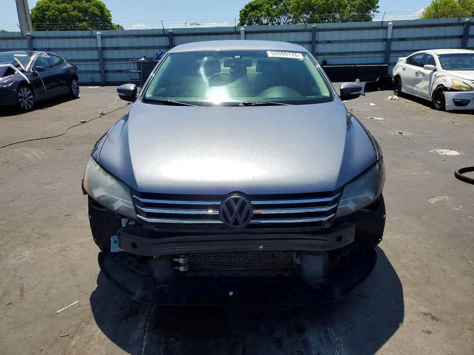 2013 VOLKSWAGEN PASSAT S  