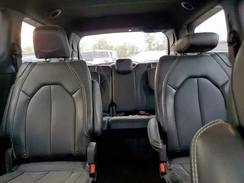 2025 CHRYSLER VOYAGER LX  