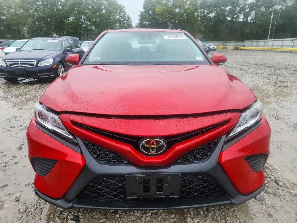 2020 TOYOTA CAMRY SE  