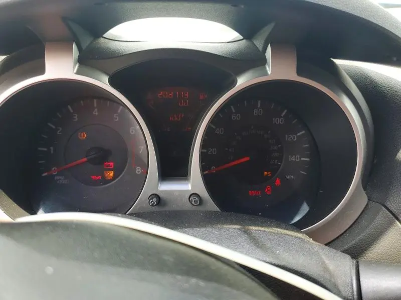 2011 NISSAN JUKE S  